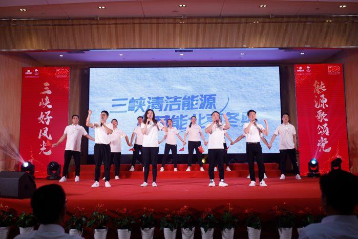 14、《我們一起為冬奧加油》新疆分公司
